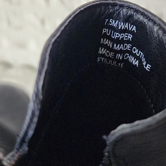 Daisy Fuentes Black Heeled Ankle Boots - Picture 3 of 8